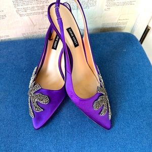 Worn once to a wedding. Beautiful royal purple low heel Nine West.